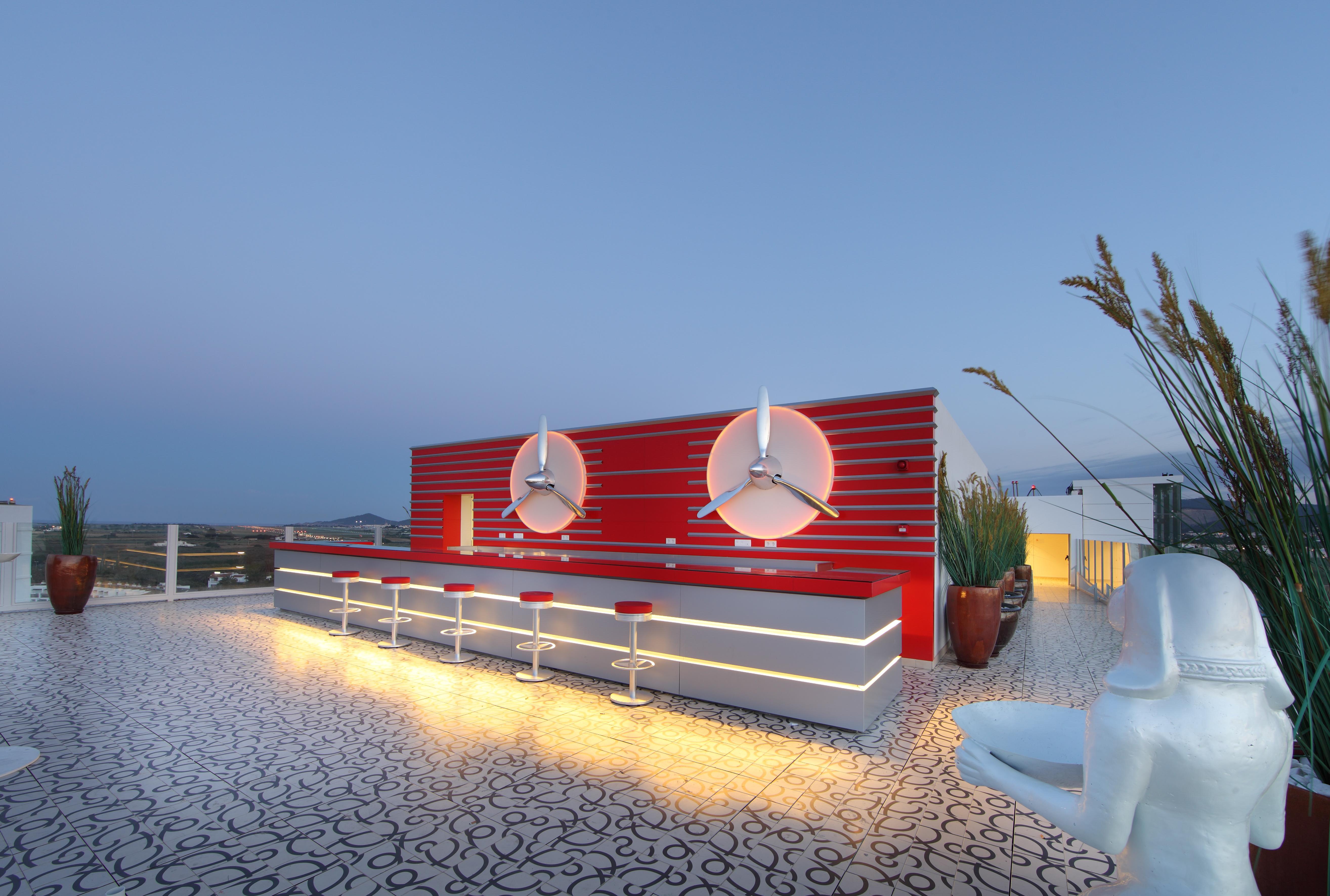 The Unexpected Ibiza Hotel - Adults Only - Formerly Ushuaia Tower Playa d'en Bossa Exterior photo Rooftop bar